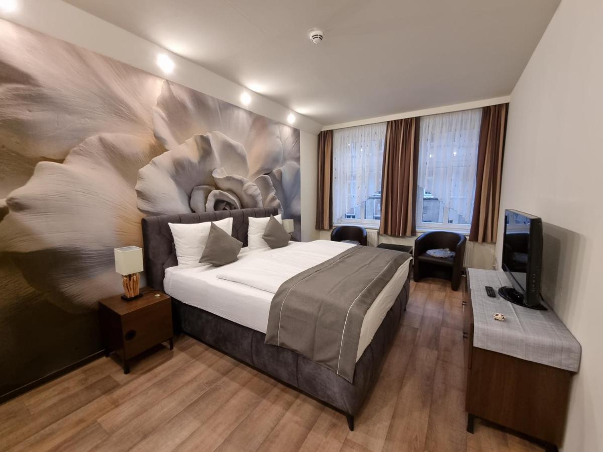 One-Bedroom Apartment,917128285:JPEG